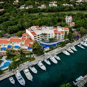 https://aventuras-club-marina.allrivieramayahotels.com